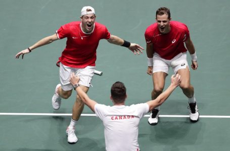 Canada defeats Australia to reach Davis Cup semis