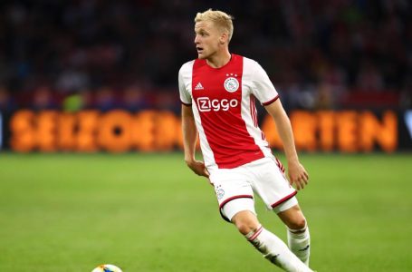 Man United consider Van de Beek move