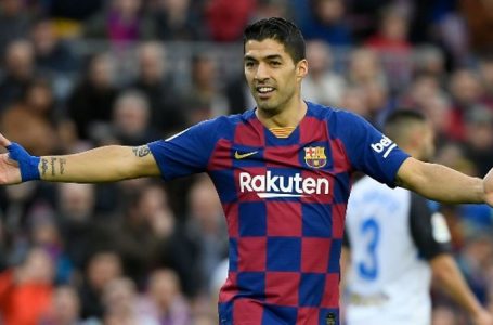 Luis Suarez out for four months after knee surgery