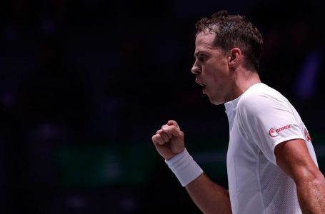 Vasek Pospisil upsets top seed Daniil Medvedev in Rotterdam opener