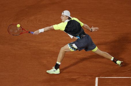 Shapovalov lone Canadian men’s player through to 2nd round at French Open