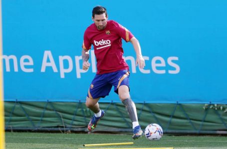 Messi returns to barcelona training ground