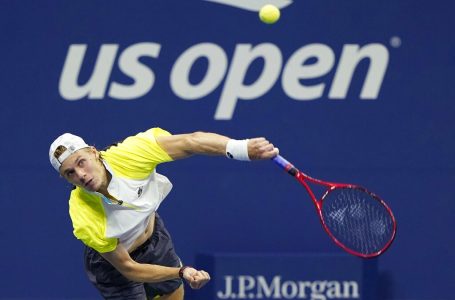 Shapovalov becomes 1st Canadian man to reach U.S. Open quarter-finals