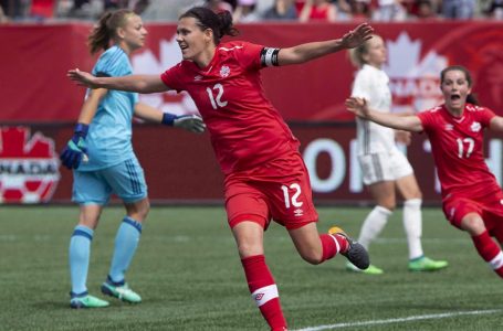 Christine Sinclair nets 2nd Bobbie Rosenfeld Award with record-breaking year