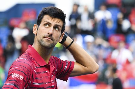 Djokovic withdraws, then plays in Adelaide despite hand injury