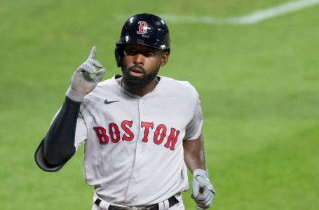 Milwaukee Brewers officially announce signing of CF Jackie Bradley Jr.