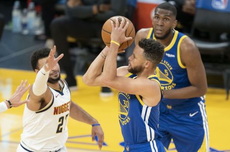 Curry passes Chamberlain for most points in Warriors history