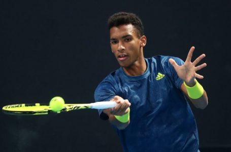 Canada’s Auger-Aliassime shocks Federer on grass in Wimbledon tune-up