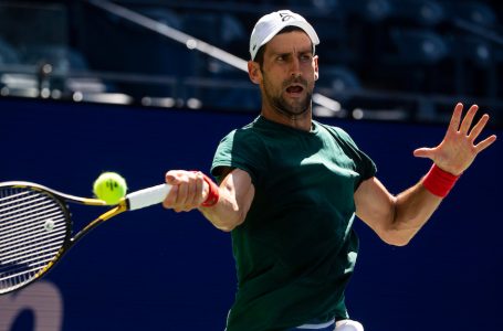Novak Djokovic keeps focus despite noisy US Open fan, remains unbeaten in Slams this season