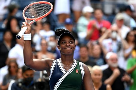 Sloane Stephens defeats Coco Gauff in 66-minute rout at US Open