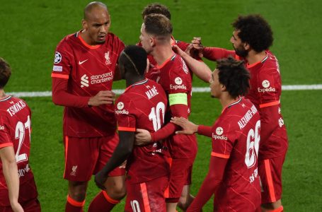 Liverpool beat 10-man Atletico Madrid to stay perfect in Champions League