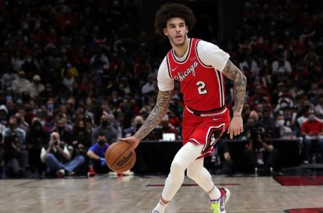 Chicago Bulls’ Lonzo Ball to have surgery on knee, out 6-8 weeks
