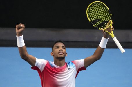 Auger-Aliassime joins fellow Canadian Shapovalov in Aussie Open quarter-finals