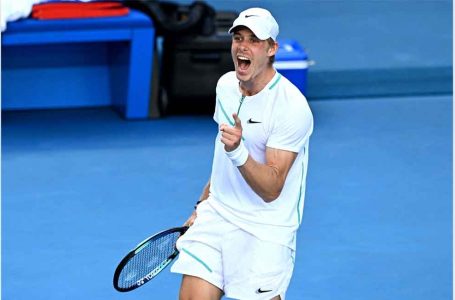 Canada’s Shapovalov upsets world No. 3 Zverev at Australian Open, faces Nadal in quarters