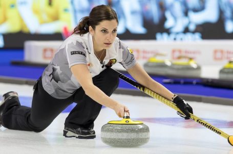Lisa Weagle shifts focus to mixed doubles, following Canadian teammate Laura Walker
