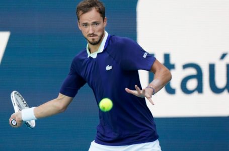 Daniil Medvedev advances to Miami Open quarterfinals over Jenson Brooksby, closes in on return to No. 1