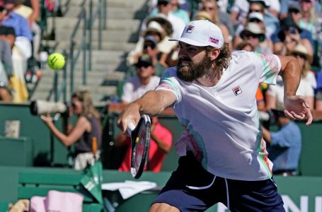 Reilly Opelka overcomes bothersome shoulder to advance at U.S. Men’s Clay Court Championship