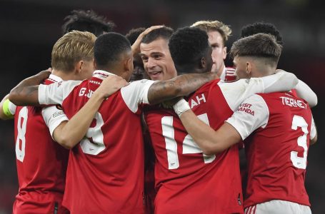 Arsenal qualify for Europa League knockout stage with win over PSV