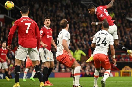 Marcus Rashford scores 100th goal as Man United beat West Ham to close in on top four