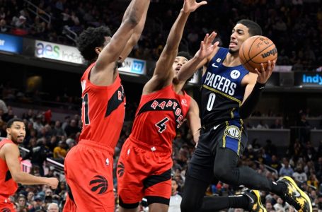 Pacers use big 4th quarter to beat Raptors