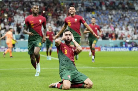 Bruno Fernandes leads Portugal past Uruguay into World Cup knockout round