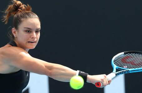 Maria Sakkari, Aryna Sabalenka open with wins at WTA Finals