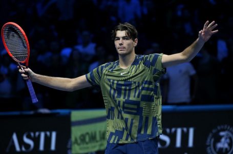 Taylor Fritz wins, will face Novak Djokovic in ATP Finals semis