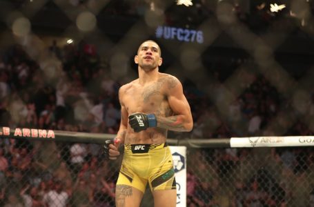 UFC champ Alex Pereira says he fought Israel Adesanya with injured finger