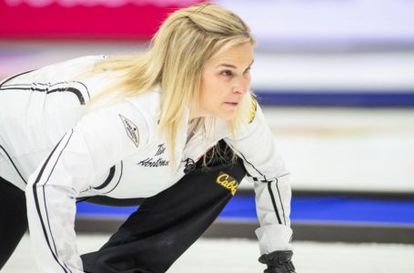 Jennifer Jones returns to Canadian women’s curling championship in Manitoba colors