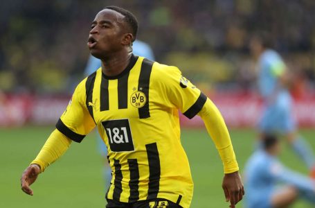 Borussia Dortmund set Youssoufa Moukoko deadline to sign new contract