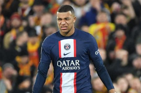 Lens stay in title race as they hand PSG first league loss of the season