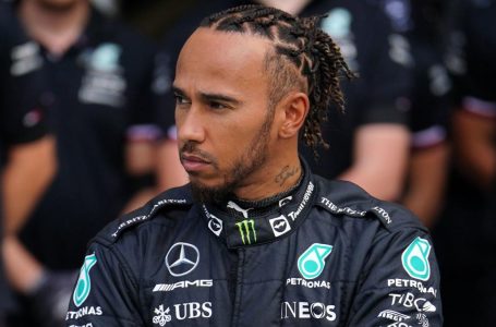 Mercedes, Lewis Hamilton start contract extension talks for ’24