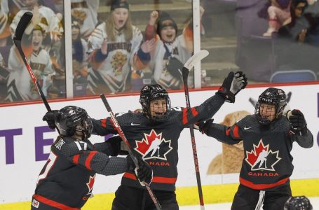 Natalie Spooner scores 1st goal as a mom in Canada’s opening win at worlds