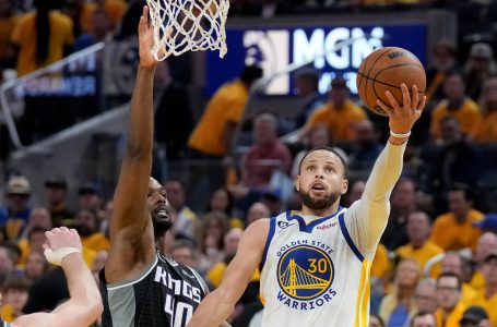 Warriors survive Stephen Curry blunder to tie series with Kings