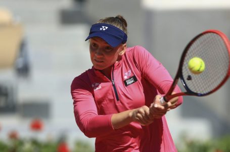 Defending Wimbledon champ Elena Rybakina rallies to advance