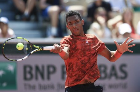 Auger-Aliassime falls in straight sets, Dabrowski wins doubles match at Citi Open