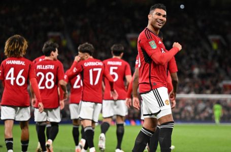 Holders Man United cruise past Crystal Palace in Carabao Cup