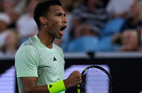 Auger-Aliassime takes 5 sets to defeat Thiem in Australian Open 1st round