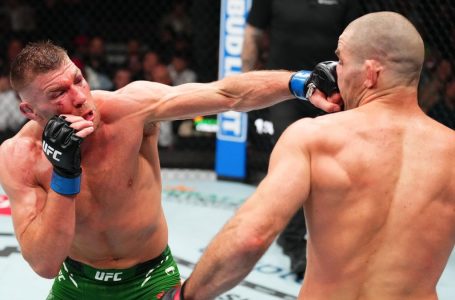 Dricus Du Plessis dethrones Sean Strickland in UFC 297 main event