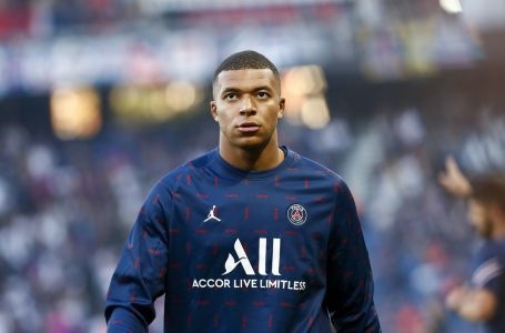 Mbappé considering offers from Real Madrid, PSG
